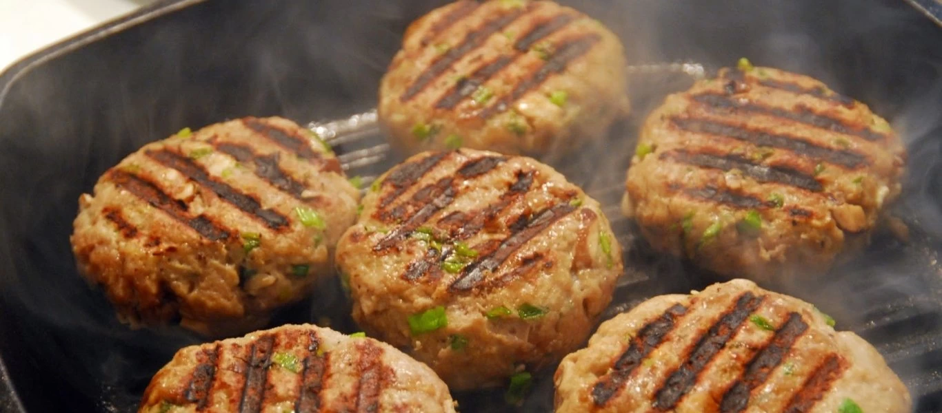 Χρήσιμες συμβουλές για υπέροχα ζουμερά μπιφτέκια και κεφτέδες